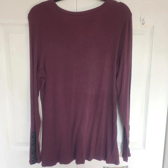 TORRID Long Sleeve Lace-Up Sleeve Tunic in  Berry Size 1 - Picture 9 of 9